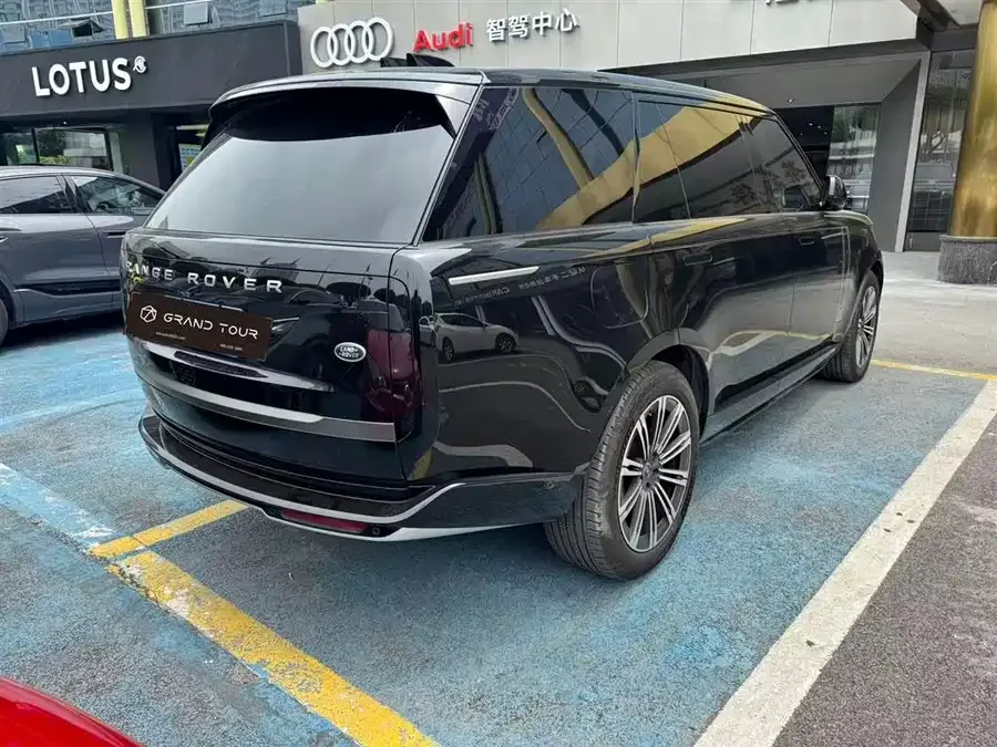 Land Rover Range Rover Range Rover 2024 3.0 L6 400PS Grand Extended Edition 7 Seaters 2024 — миниатюра 4