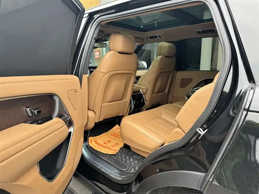 Land Rover Range Rover Range Rover 2024 3.0 L6 400PS Grand Extended Edition 7 Seaters 2024 — миниатюра 5