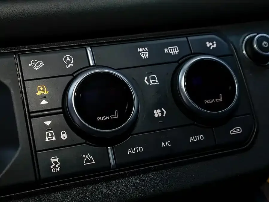 Land Rover guard Land Rover Defender 2024 110 3.0T P400 X 2024 — миниатюра 2