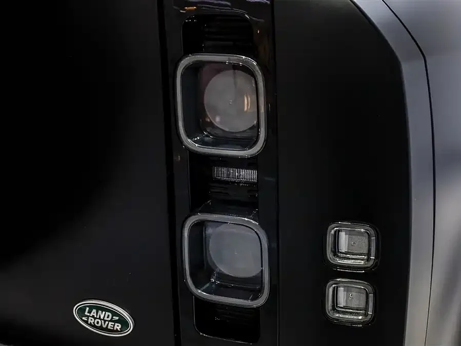 Land Rover guard Land Rover Defender 2024 110 3.0T P400 X 2024 — миниатюра 4