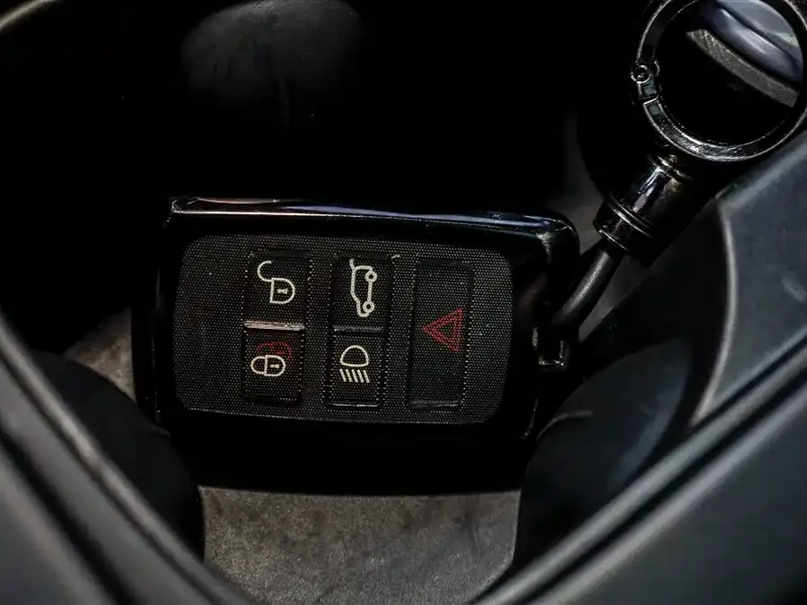 Land Rover guard Land Rover Defender 2024 110 3.0T P400 X 2024 — миниатюра 5