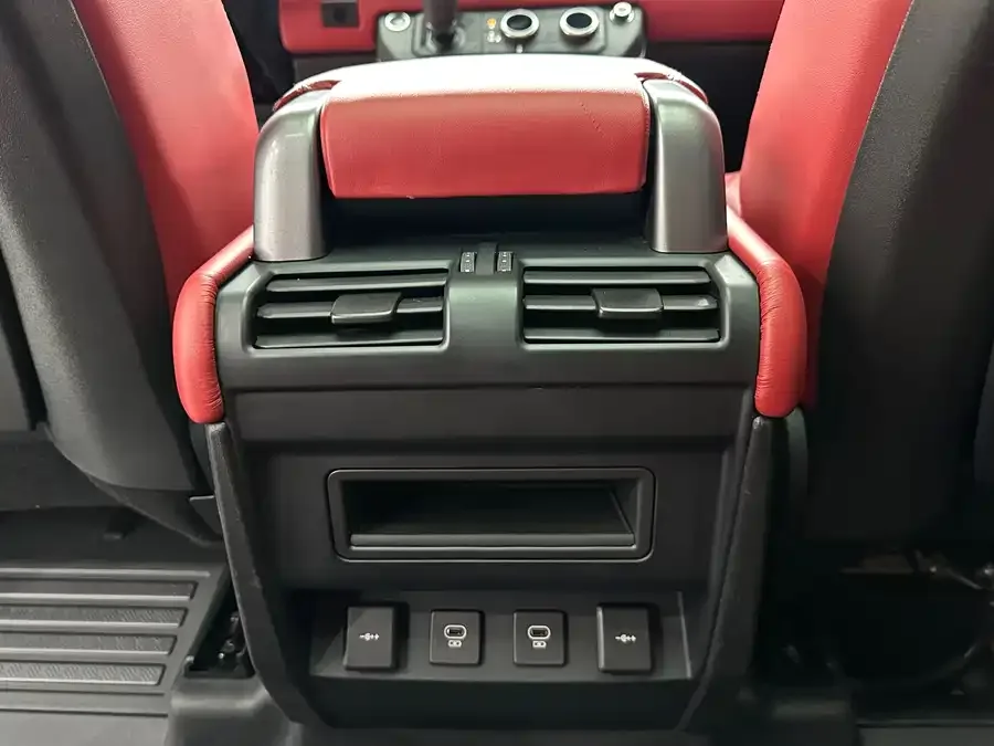Land Rover guard Land Rover Defender 2021 110 P400 SE 2022 — миниатюра 4