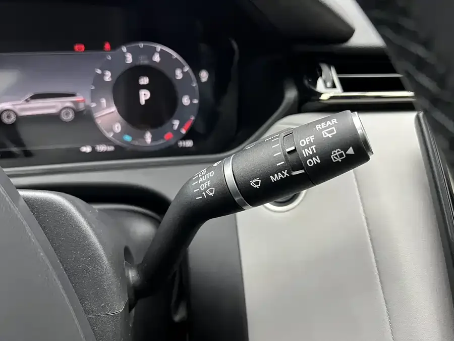 Land Rover Range Rover Velar Range Rover Velar 2024 Dynamic SE 2024 — миниатюра 4