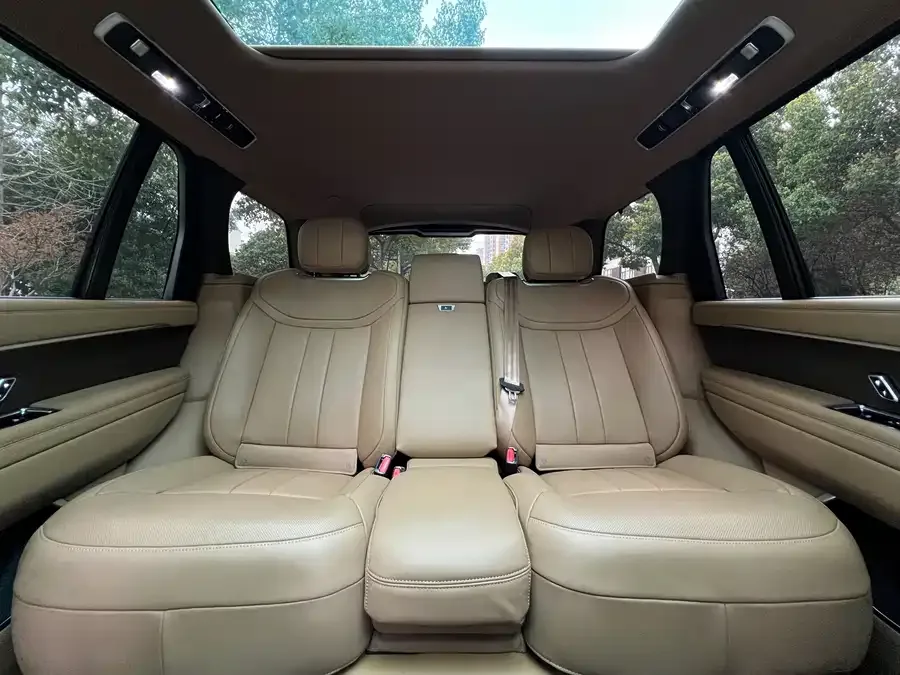 Land Rover Range Rover Range Rover 2024 3.0 L6 400PS Genesis Extended Edition 2024 — миниатюра 3
