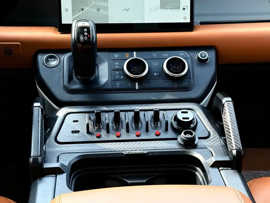 Land Rover guard Land Rover Defender 2024 110 3.0T P400 Dark Special Edition 2024 — миниатюра 4