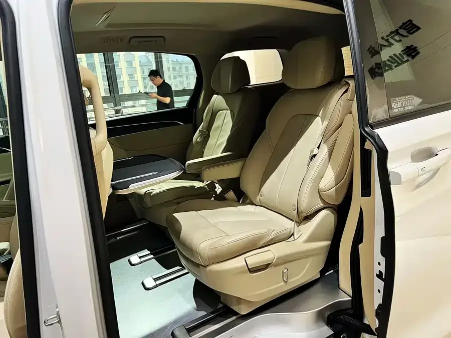 Buick GL8 2022 ES Lu Zun 653T Exclusive model 2022 — миниатюра 3