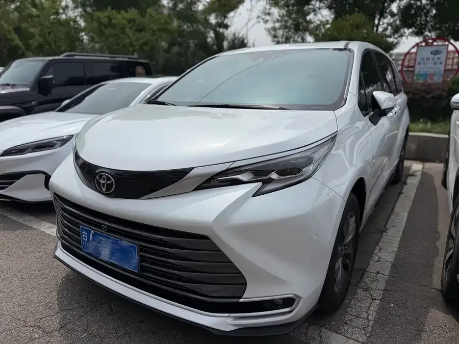 Toyota Sienna 2026
