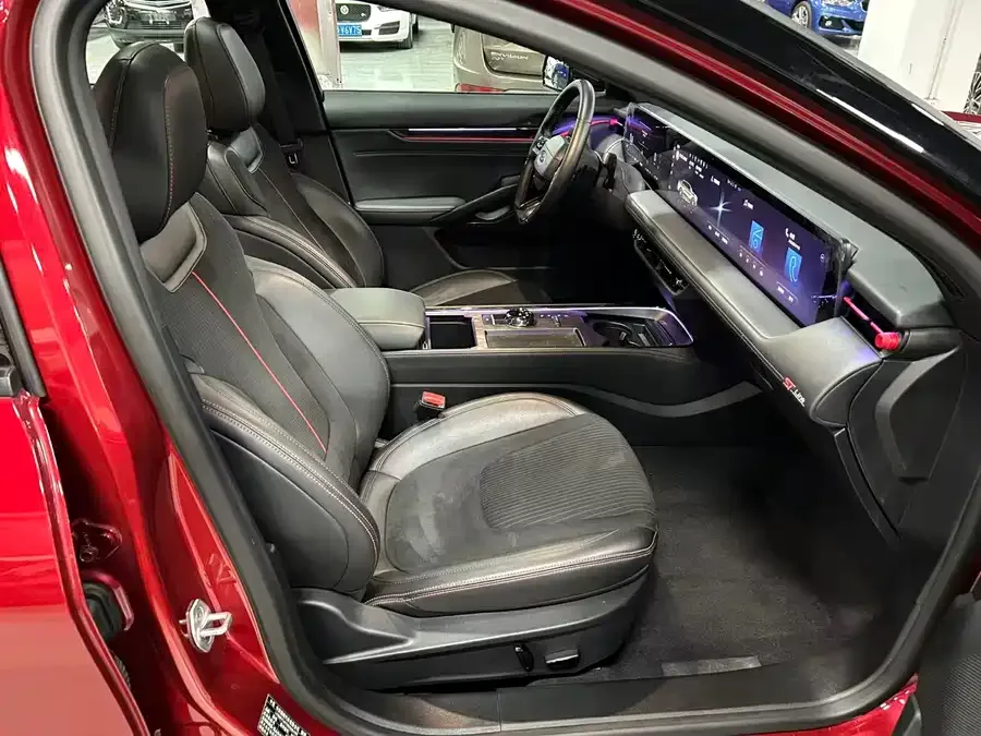 Ford Mondeo 2022 Toyota Mondeo EcoBoost 245 ST-Line 2022 — миниатюра 5