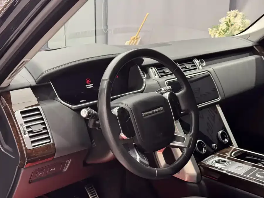 Land Rover Range Rover Range Rover 2022 3.0 L6 360PS Legend Edition 2022 — миниатюра 4