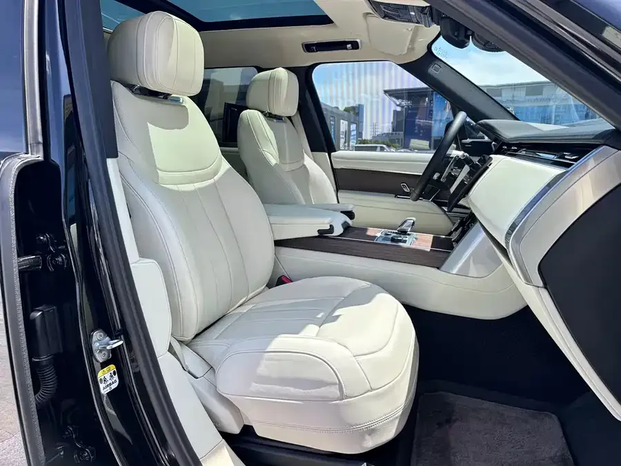 Land Rover Range Rover Range Rover 2023 3.0 L6 400PS Extended Edition 2023 — миниатюра 3