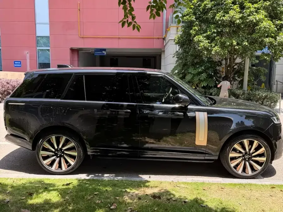 Land Rover Range Rover Range Rover 2023 3.0 L6 400PS Extended Edition 2023 — миниатюра 4