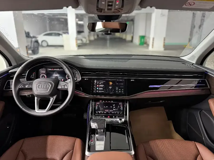 Audi Q7 2024 55 TFSI quattro S line sports model 2024 — миниатюра 3