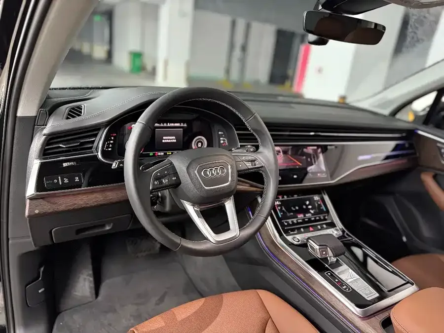 Audi Q7 2024 55 TFSI quattro S line sports model 2024 — миниатюра 4