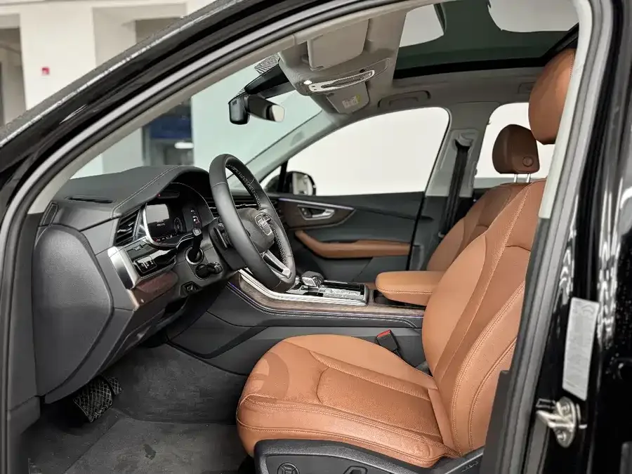 Audi Q7 2024 55 TFSI quattro S line sports model 2024 — миниатюра 5