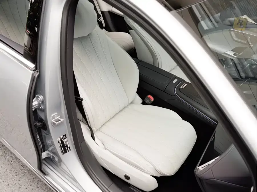 Mercedes-Benz E-Class Mercedes-Benz E-Class 2025 facelift E 300 L Luxury Edition 2025 — миниатюра 4