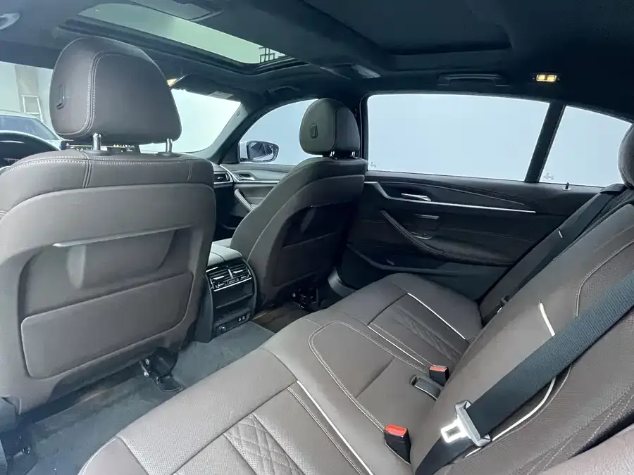 BMW 5 Series BMW 5 Series 2023 530Li Leading M Sport Package 2024 — миниатюра 3