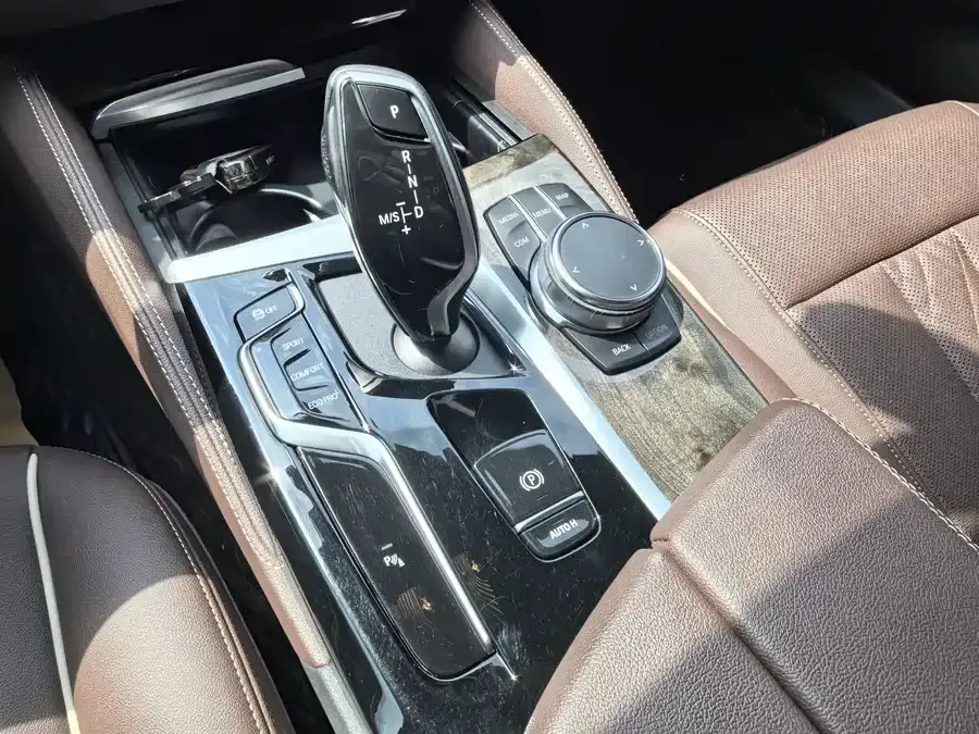 BMW 5 Series BMW 5 Series 2022 facelift 525Li M sports package 2023 — миниатюра 3