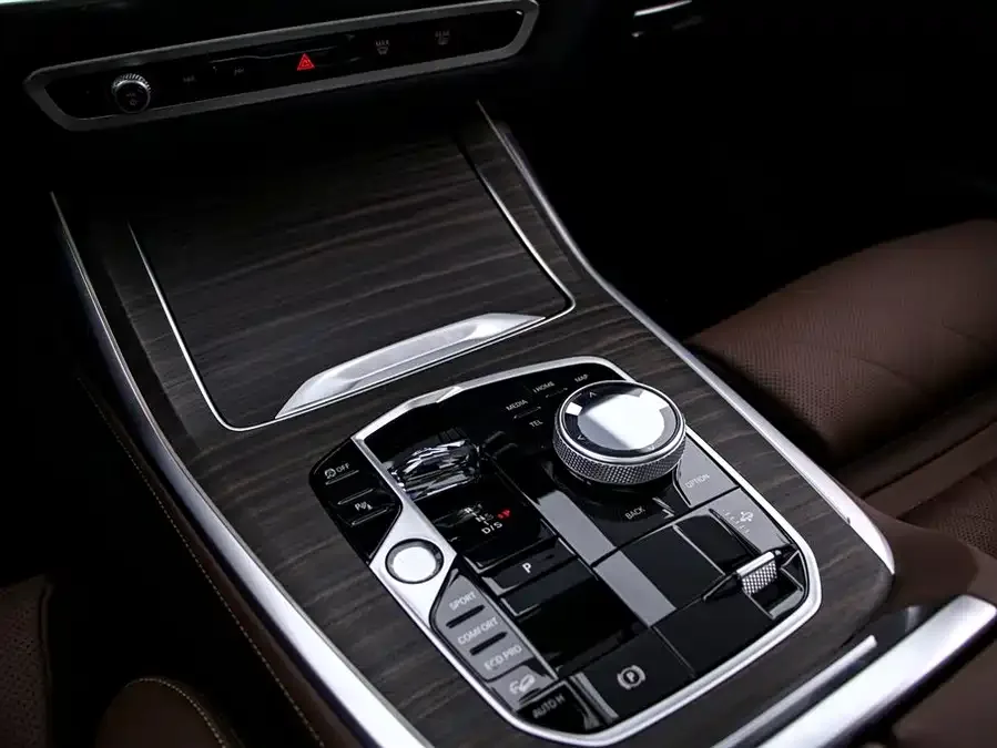 BMW X7 2023 xDrive40i Leading Luxury Package 2024 — миниатюра 3