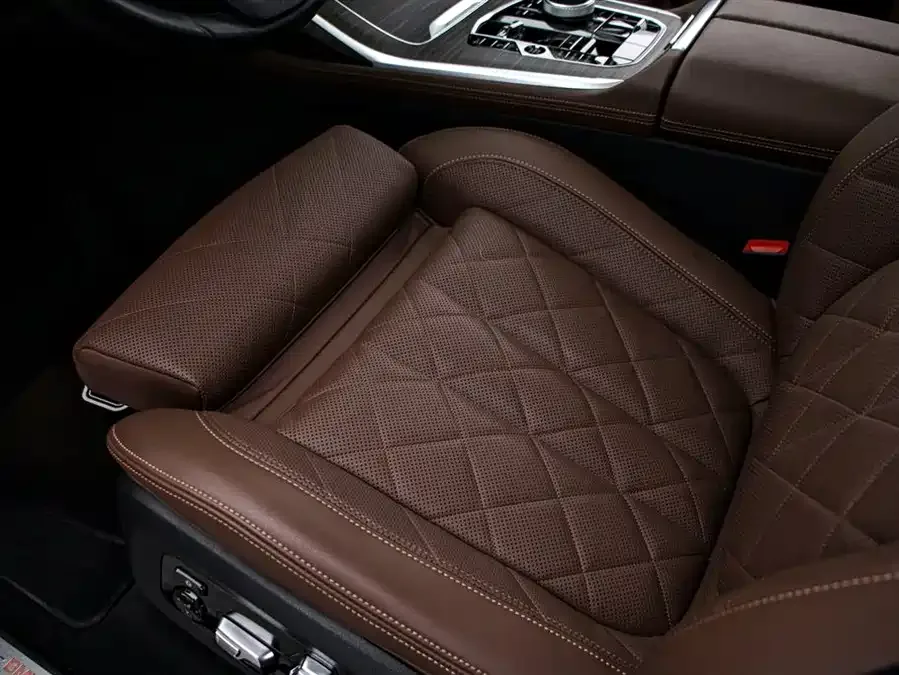 BMW X7 2023 xDrive40i Leading Luxury Package 2024 — миниатюра 4