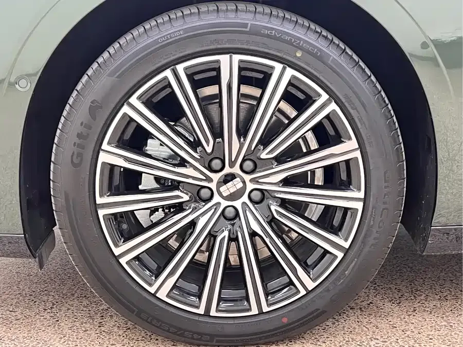 Geely Galaxy Star 8 Galaxy Star 8 2025 130km EM-i Flagship Edition 2025 — миниатюра 3