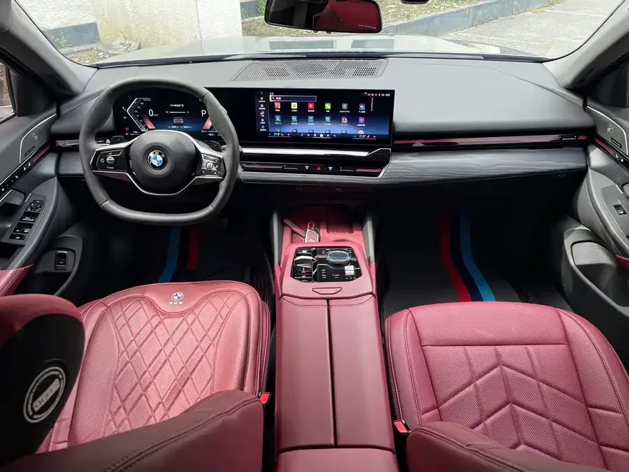BMW 5 Series BMW 5 Series 2024 525Li Luxury Package 2025 — миниатюра 3