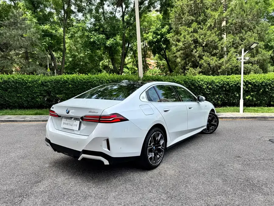 BMW 5 Series BMW 5 Series 2025 530Li Exclusive M Sport Package 2025 — миниатюра 2