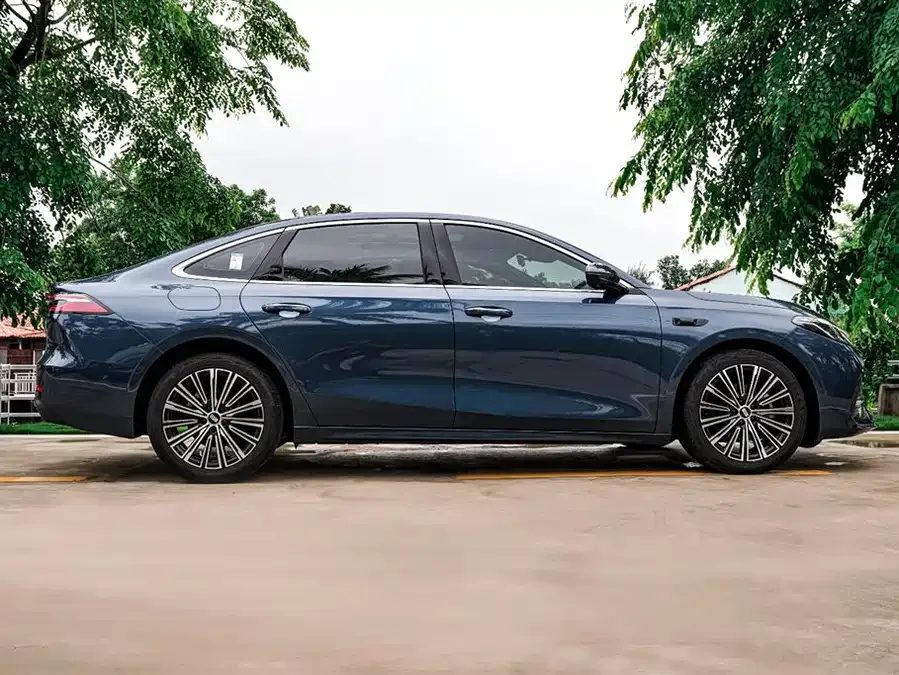 Geely Galaxy A7 EM Galaxy A7 EM 2025 EM-i 150km Starship Edition 2025 — миниатюра 2