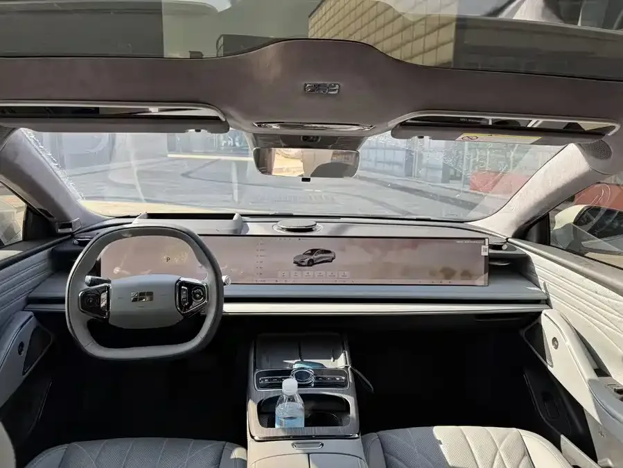 Geely Galaxy E8 Galaxy E8 2025 700km Long-distance Intelligent Driving Edition 2025 — миниатюра 2