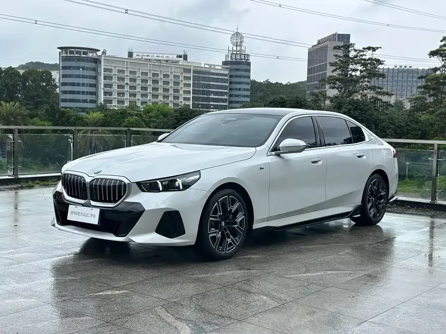 BMW 5 Series 2025