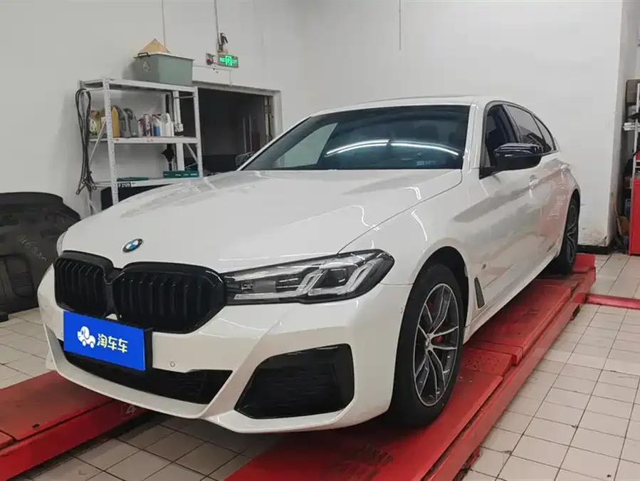 BMW 5 Series BMW 5 Series 2022 facelift 525Li M sports package 2023 — фото 1, купить с доставкой в Москву
