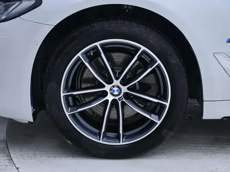 BMW 5 Series BMW 5 Series 2022 facelift 525Li M sports package 2023 — миниатюра 3