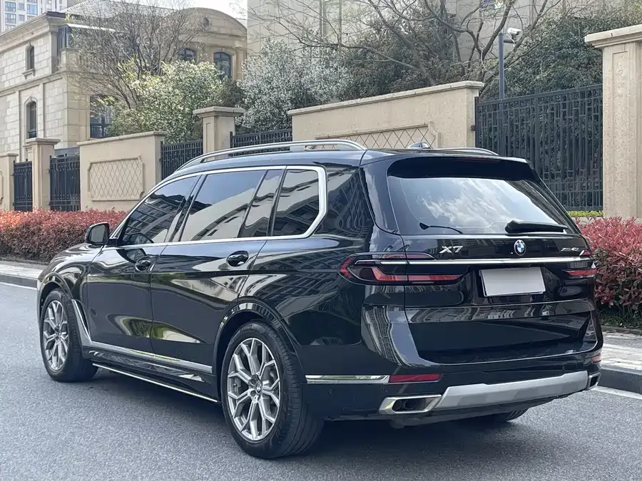 BMW X7 2023 xDrive40i Leading Luxury Package 2024 — миниатюра 2
