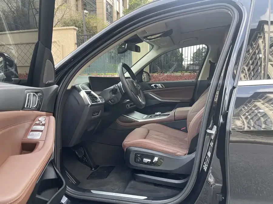 BMW X7 2023 xDrive40i Leading Luxury Package 2024 — миниатюра 3
