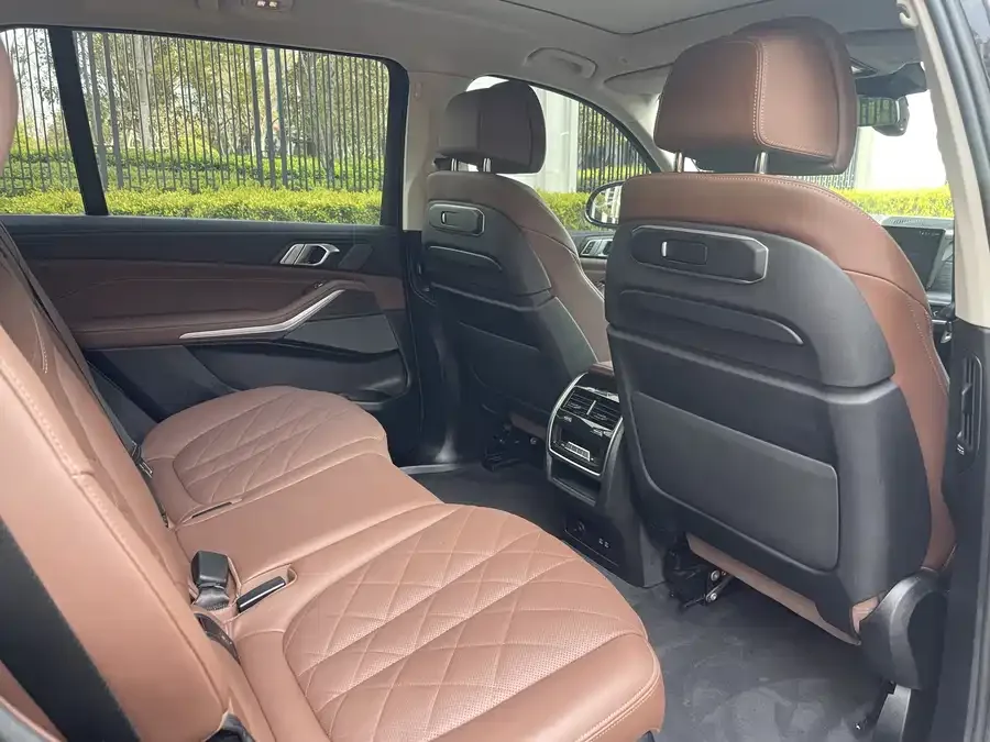BMW X7 2023 xDrive40i Leading Luxury Package 2024 — миниатюра 4