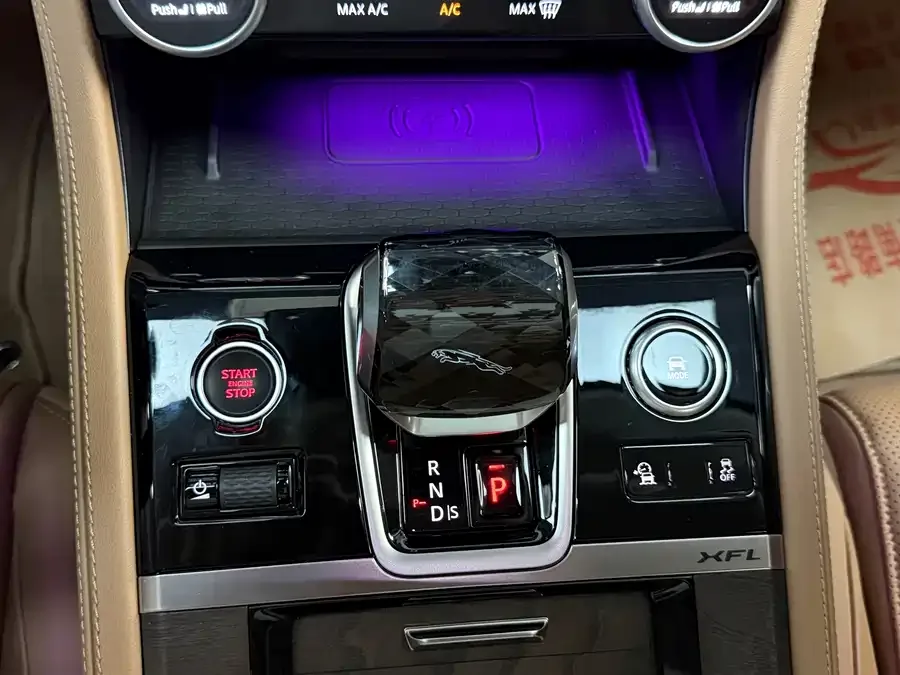 Jaguar XFL 2025 2.0T P250 Two-Wheel Drive Premium Luxury Edition 2026 — миниатюра 4
