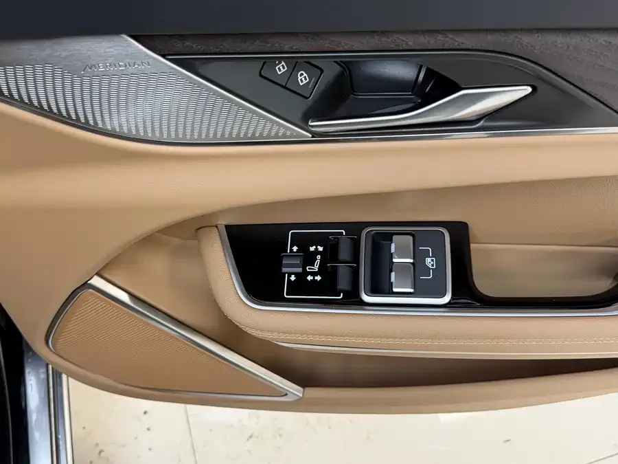 Jaguar XFL 2025 2.0T P250 Two-Wheel Drive Premium Luxury Edition 2026 — миниатюра 5