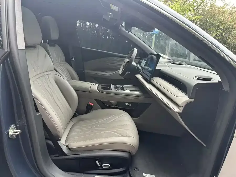 Geely Galaxy Star 8 Galaxy Star 8 2025 130km EM-i Premium Edition 2025 — миниатюра 2