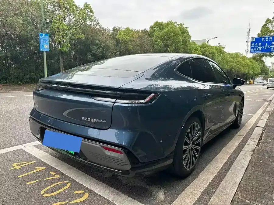 Geely Galaxy Star 8 Galaxy Star 8 2025 130km EM-i Premium Edition 2025 — миниатюра 3