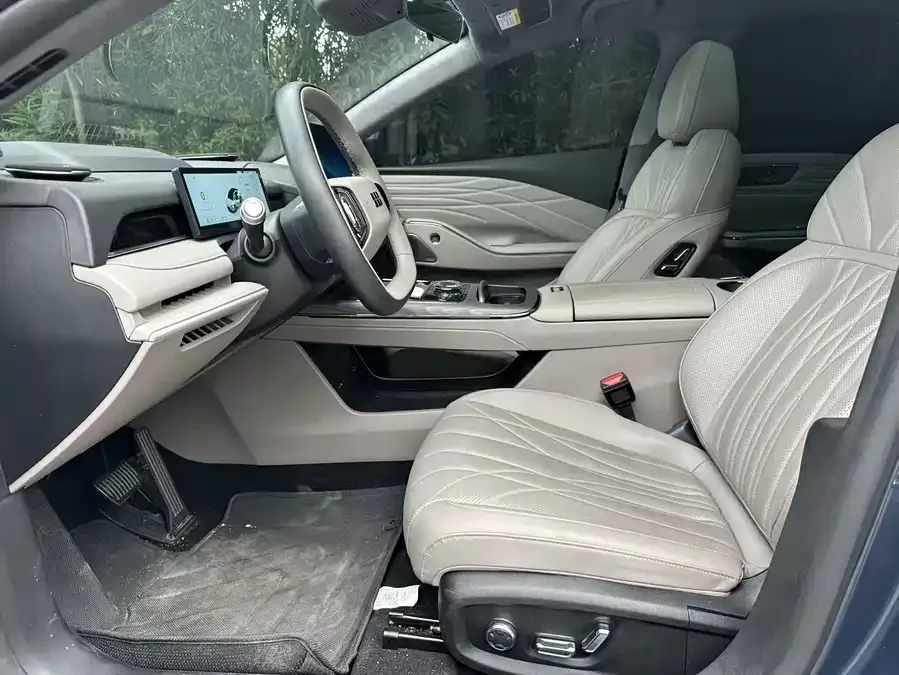 Geely Galaxy Star 8 Galaxy Star 8 2025 130km EM-i Premium Edition 2025 — миниатюра 4