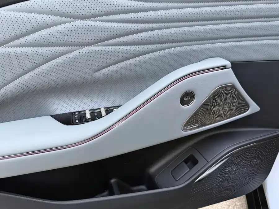 Geely Galaxy E8 Galaxy E8 2025 700km Long-distance Intelligent Driving Edition 2025 — миниатюра 2