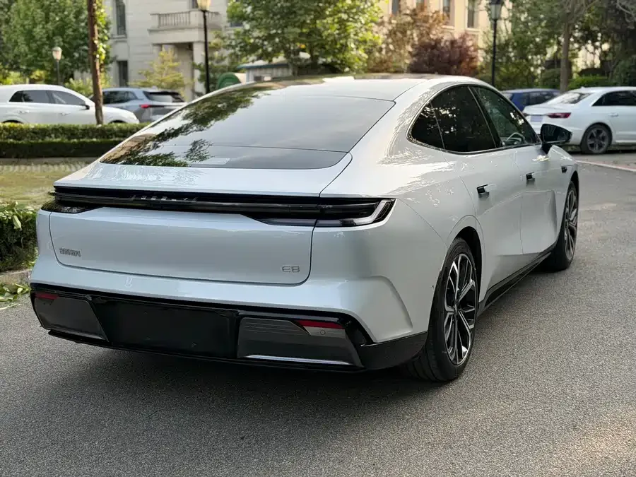 Geely Galaxy E8 Galaxy E8 2025 700km Long-distance Intelligent Driving Edition 2025 — миниатюра 4