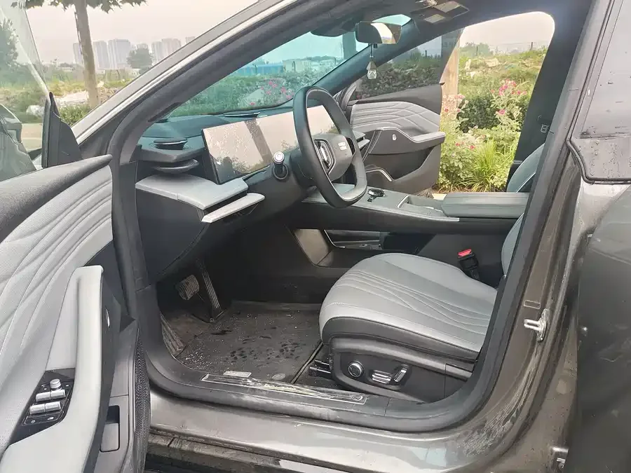 Geely Galaxy E8 Galaxy E8 2024 550km RWD MAX 2025 — миниатюра 4