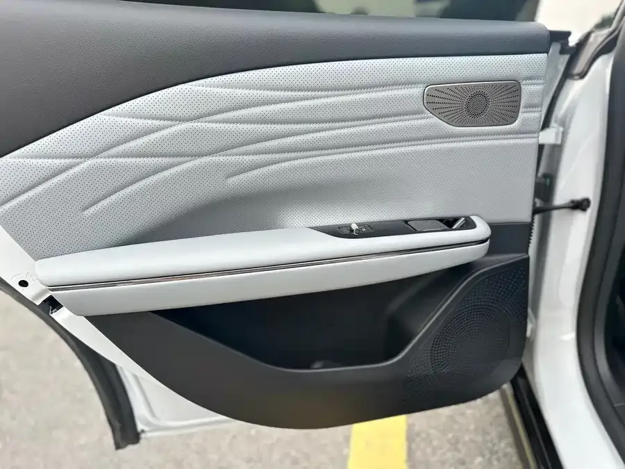 Geely Galaxy E8 Galaxy E8 2025 700km Long-distance Intelligent Driving Edition 2025 — миниатюра 3
