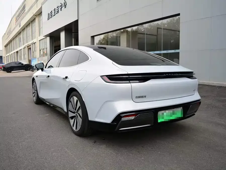 Geely Galaxy E8 Galaxy E8 2024 550km RWD MAX 2024 — миниатюра 2