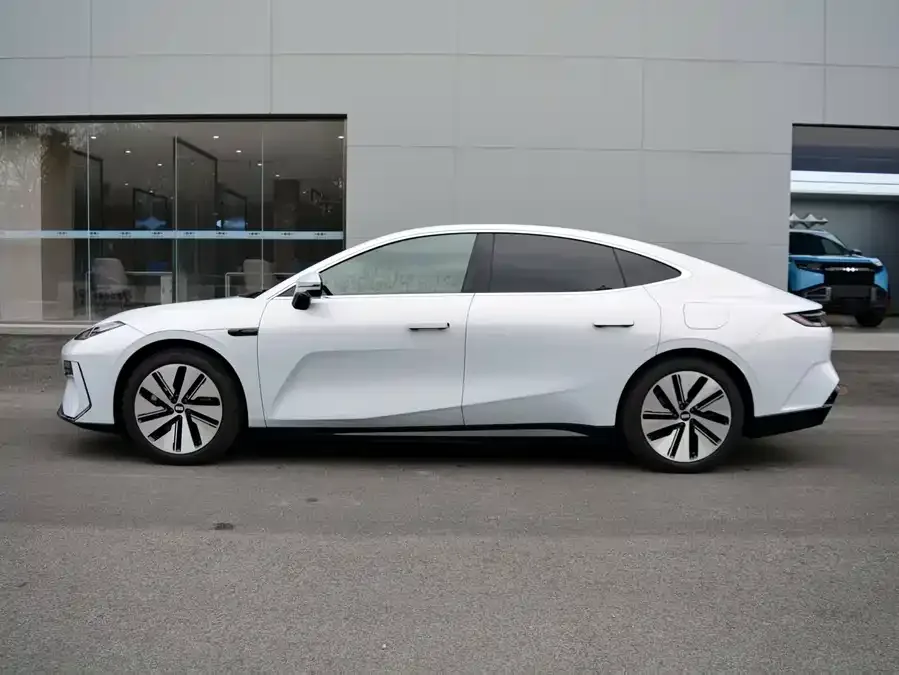 Geely Galaxy E8 Galaxy E8 2024 550km RWD MAX 2024 — миниатюра 4