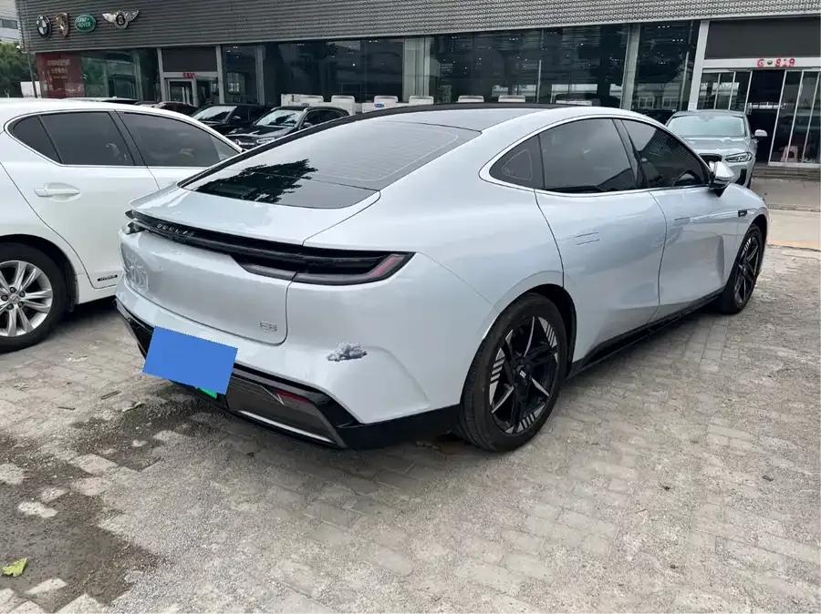 Geely Galaxy E8 Galaxy E8 2024 550km RWD MAX 2024 — миниатюра 2
