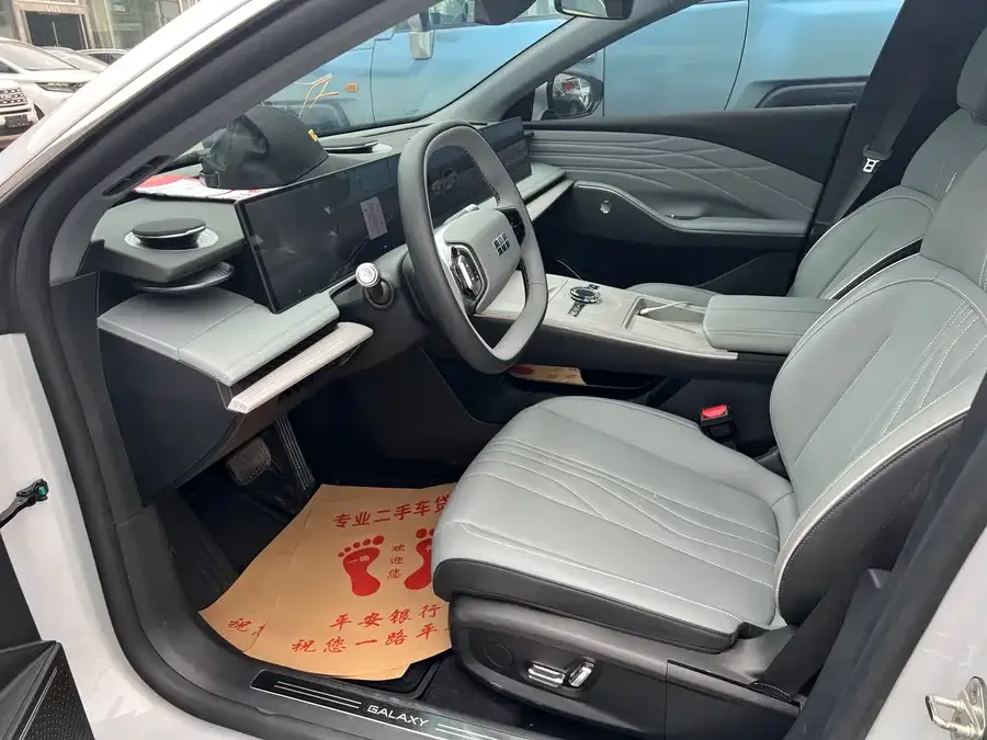 Geely Galaxy E8 Galaxy E8 2024 550km RWD MAX 2024 — миниатюра 3