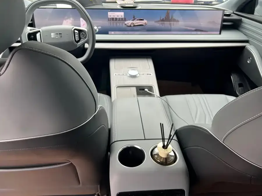 Geely Galaxy E8 Galaxy E8 2024 550km RWD MAX 2024 — миниатюра 4