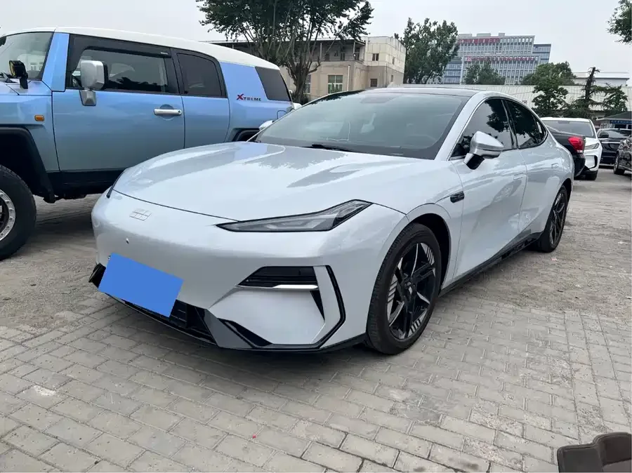 Geely Galaxy E8 Galaxy E8 2024 550km RWD MAX 2024 — фото 1, купить с доставкой в Москву