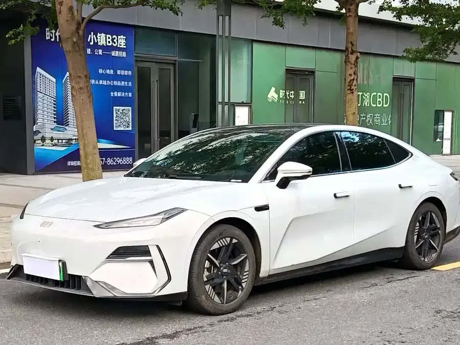 Geely Galaxy E8 2024
